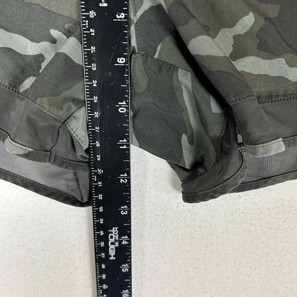 Athleta Mesh Racer Run Shorts Womens Size Small Green Army Camouflage Activewear - Picture 6 of 8